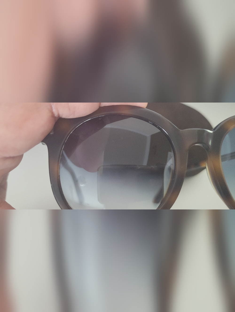Tom Ford Tortoiseshell Round Sunglasses with Gradient Lenses Euc - Picture 8 of 16